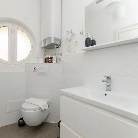 דירה And Columbo *